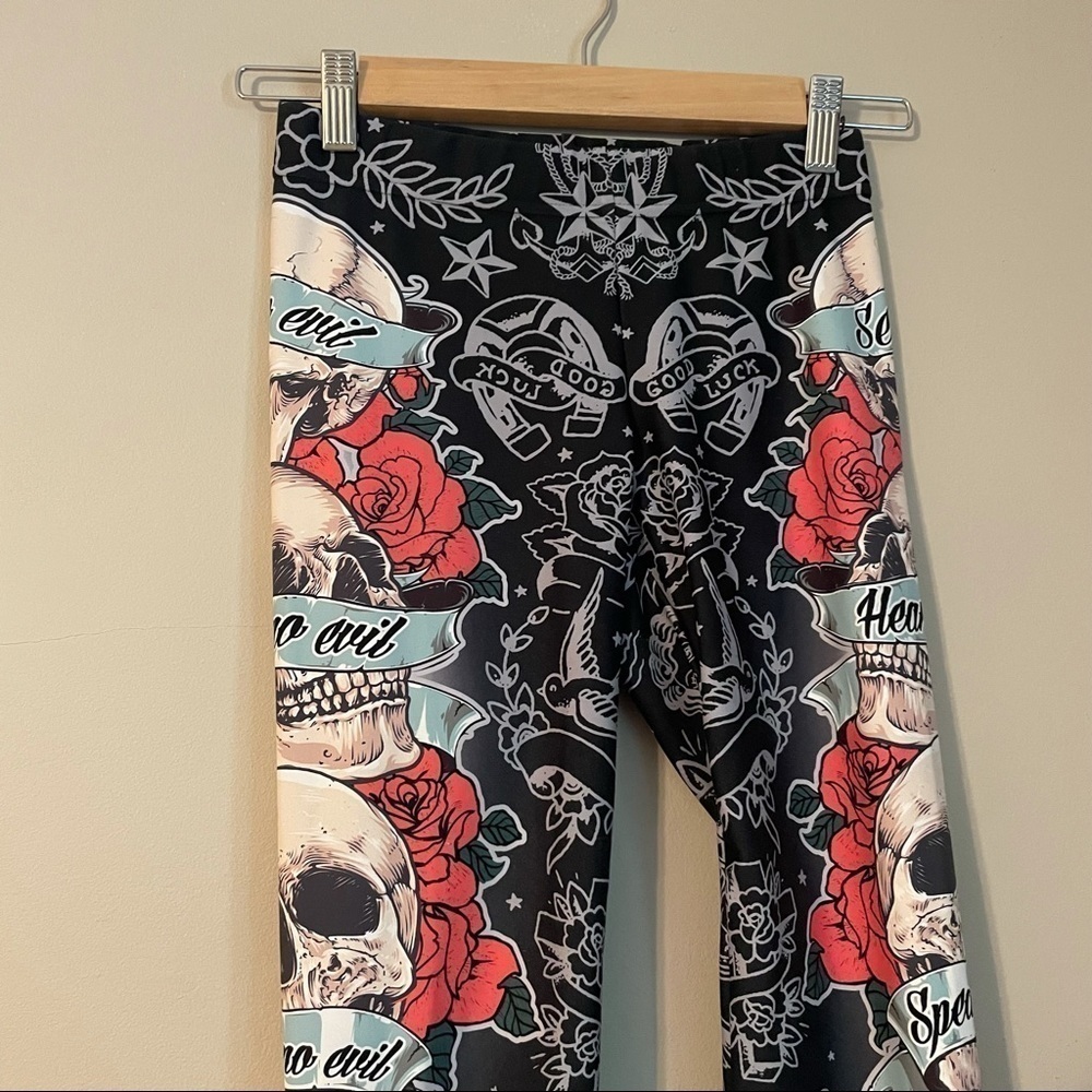 Gearbunch See, Hear, Speak No Evil Black Skull Capris Size XS - Picture 5 of 9